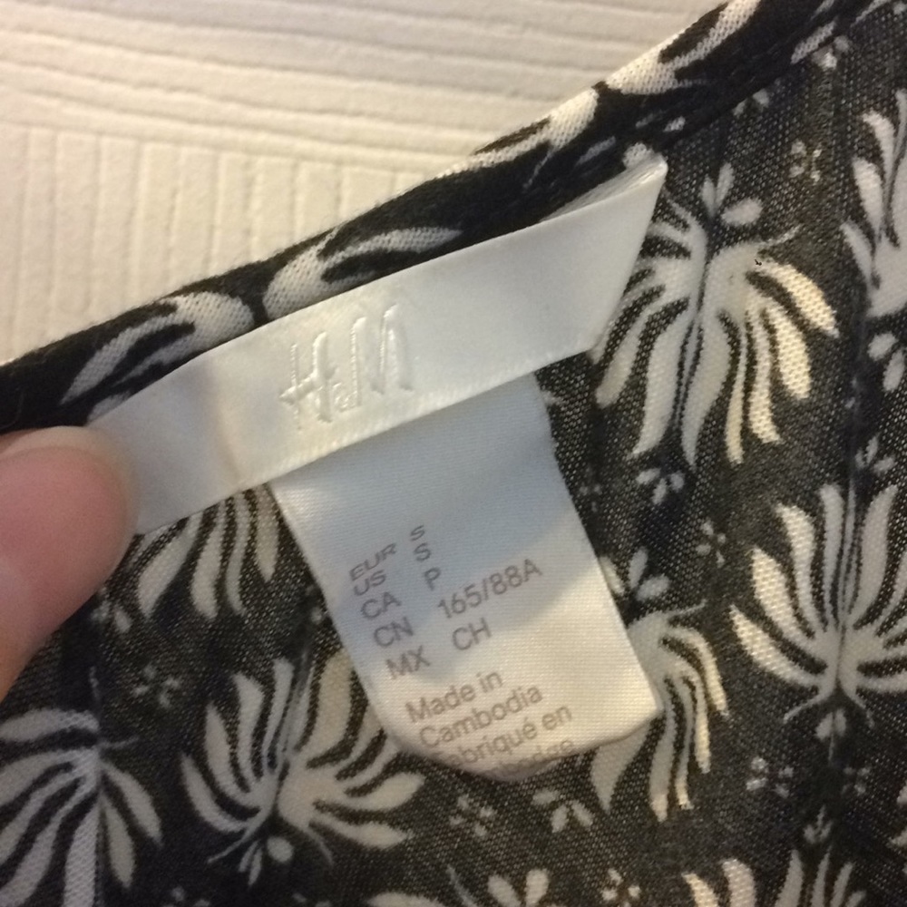 H&M Tank Top - Picture 2 of 2